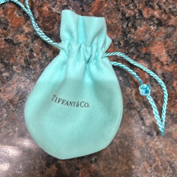 🔹Authentic Tiffany and Co .925 Necklace
🔹 - Picture 9 of 9